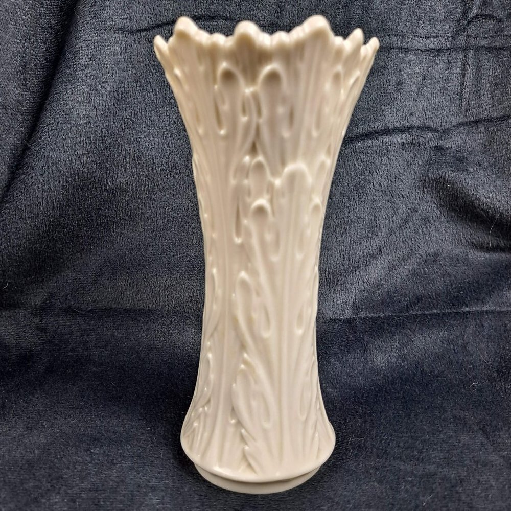 Lenox Vase Woodland Collection Acanthus Leaf Ivory 6"